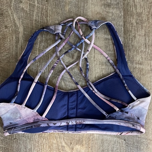 VEUC rare Lululemon free to be wild bra top - Picture 3 of 5